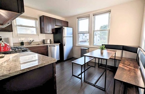 North Ironbound Haus | Spacious 4BR/2BA | 7Min > EWR | 20-40Min > NYC