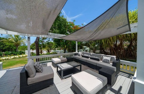 Governor's Harbour Haus | 4BR Hilltop Home mit Pool & Golf Cart für den Strand - Perfekt für Familien!