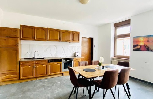 Grinzing Wohnung | Spacious 4BR for 15 & 15 Min to Danube