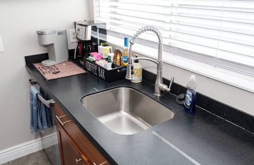 Englewood Haus | Spacious 4BR - King Bed - Near I-70