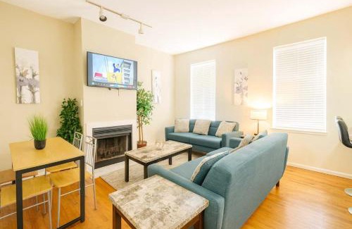 Soulard Wohnung | Spacious 4BR Soulard Duplex with Patio & Parking