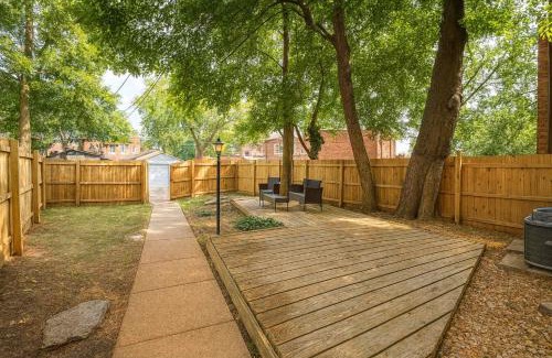 Soulard Wohnung | Spacious 4BR Soulard Duplex with Patio & Parking