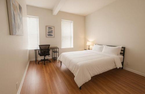Soulard Wohnung | Spacious 4BR Soulard Duplex with Patio & Parking