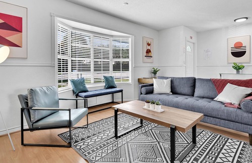 Boulevard Heights Haus | Spacious 4BRS Home, Relax Backyard close to Casino