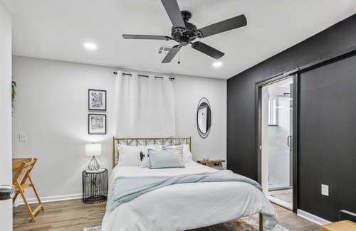 West Riverside Haus | Spacious 5 Bed / 3 Bath Near St. Charles!