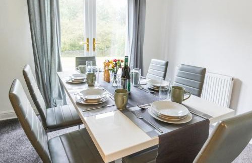 Bedlington Haus | Spacious 5 bed house with free private parking, Bedlington, Northumberland