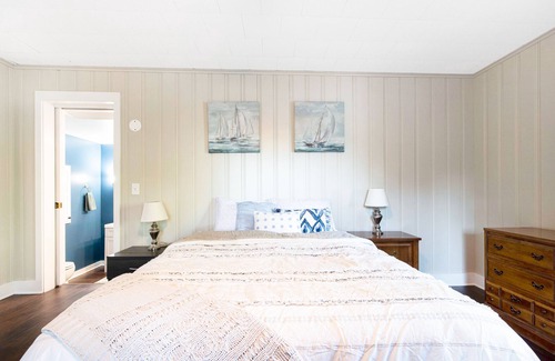 Gravois Mills Haus | Spacious 5 bedroom 3 bath lake house