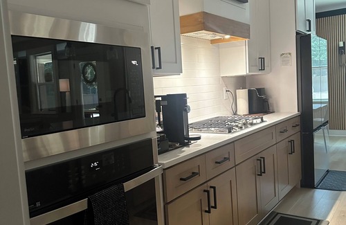 Lawrenceville Haus | Spacious 5-bedroom house in enchanting Lawrenceville with WiFi, AC