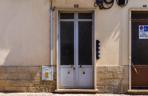 Se Wohnung | Spacious 5-bedroom apartment to 10 people in fabulous Faro with AC, WiFi