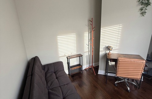 Berwyn Haus | Spacious 5-bedroom bungalow with AC, WiFi in welcoming Berwyn