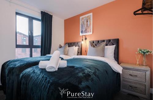 Failsworth Haus | Spacious 5-bedroom Contractor House Sleeps 7 with Parking by PureStay