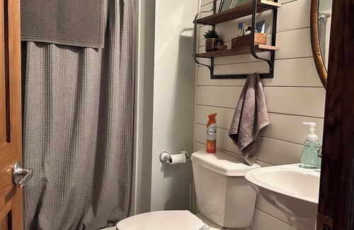 Whitewood Sonstige | Spacious 5-bedroom farmhouse near Sturgis with WiFi