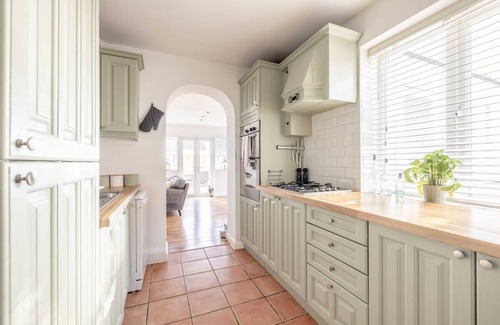 Fifield Haus | Spacious 5-Bedroom Family Home in Windsor