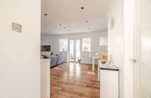 Fifield Haus | Spacious 5-Bedroom Family Home in Windsor