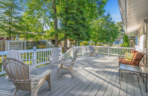 Aspen Hill Haus | Spacious 5-Bedroom House in Rockville Fast WiFi, Gaming Area & Fenced Yard