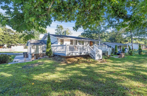 Aspen Hill Haus | Spacious 5-Bedroom House in Rockville Fast WiFi, Gaming Area & Fenced Yard