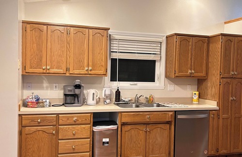 Moorhead Haus | Spacious 5-bedroom house in charming Moorhead with WiFi, AC , YouTube TV &more