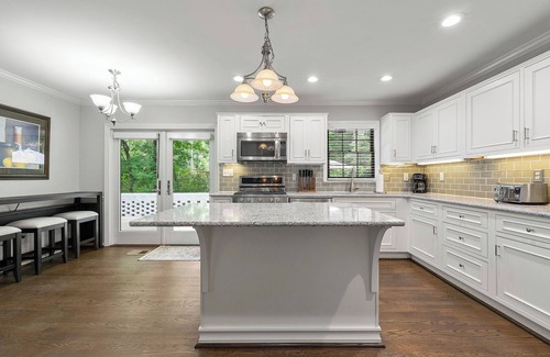 Sandy Springs Haus | Spacious 5-bedroom house in charming Sandy Springs with Hot Tub and Game Room