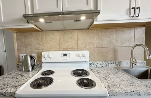 Hays Haus | 5-bedroom house in Hays with AC, WiFi