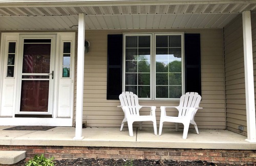 Mentor Haus | Spacious 5-bedroom pet friendly house in Mentor with hot tub & fitness room