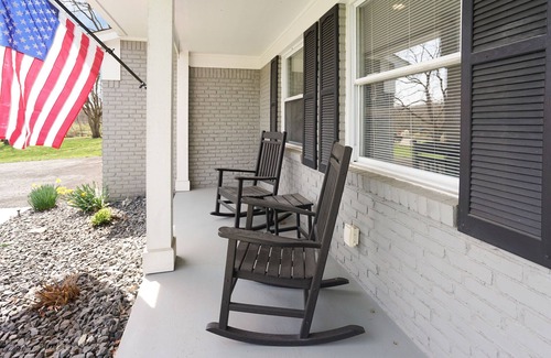Indianapolis Haus | Spacious 5-bedroom house in delightful Indianapolis wit hot tub and gameroom!