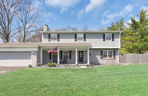 Indianapolis Haus | Spacious 5-bedroom house in delightful Indianapolis wit hot tub and gameroom!