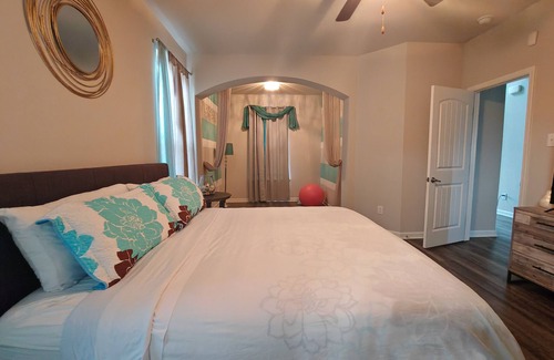 Lake Charles Haus | Spacious 5-bedroom house in marvelous Lake Charles with AC, WiFi