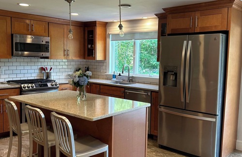 Mattapoisett Haus | Spacious 5-bedroom family vacation house in welcoming Mattapoisett.