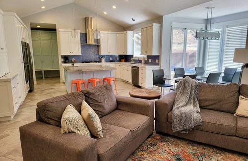 Cedar City Haus | Spacious 5-BR Home. Pool Table, Air Hockey, TVs in Every Room, & Outdoor Dining