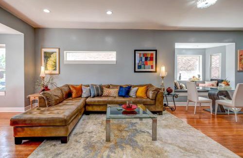 North Lawndale Haus | Spacious 5-BR House near Transit w Parking