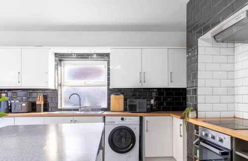 Withington Haus | Spacious 5-Bed Home with On-Street Parking