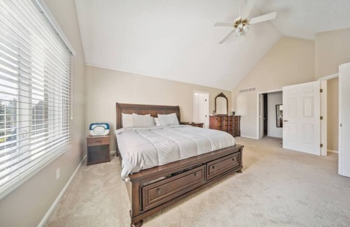 Solon Haus | Spacious 5BR Solon Home - BBQ Grill, Fire Pit