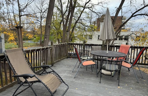 Old West Side Haus | Spacious 5BR Townhouse w/ Roof Deck, Walk to Main St in Ann Arbor
