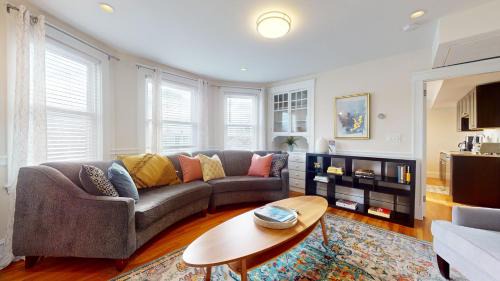 North Cambridge Wohnung | Spacious 5br W Ac, Near Harvard & Davis Sq