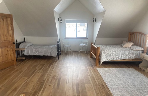 Downey Kabine | Spacious 6-bedroom, 6 bathroom lodge at Malad Summit with WiFi, AC.