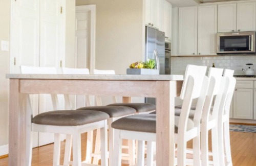 Shady Side Haus | Spacious 6-bedroom country house on the water in beautiful Shady Side with WiFi