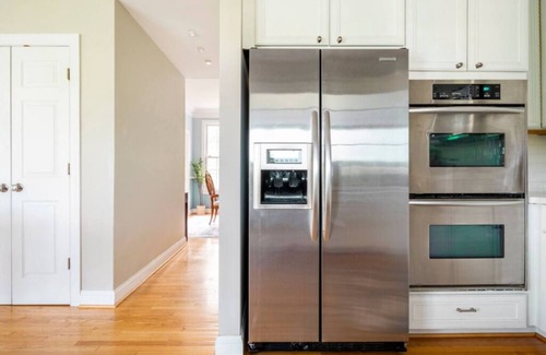 Shady Side Haus | Spacious 6-bedroom country house on the water in beautiful Shady Side with WiFi