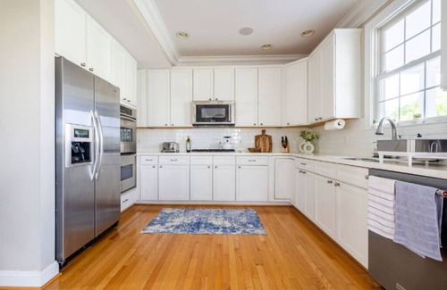 Shady Side Haus | Spacious 6-bedroom country house on the water in beautiful Shady Side with WiFi