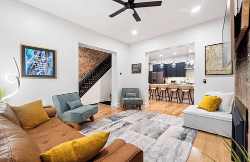 Bloomfield Haus | Spacious 6-bedroom house in charming Pittsburgh with AC