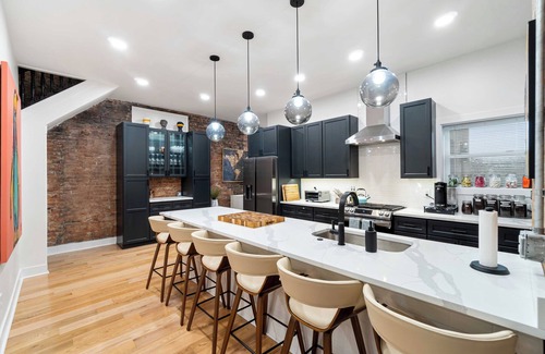 Bloomfield Haus | Spacious 6-bedroom house in charming Pittsburgh with AC