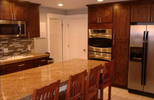 Murray Haus | Spacious 6-bedroom house with WiFi and AC in amazing Holladay