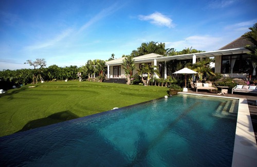Padonan Villa | Spacious, 6-Bedroom Family Villa in Canggu