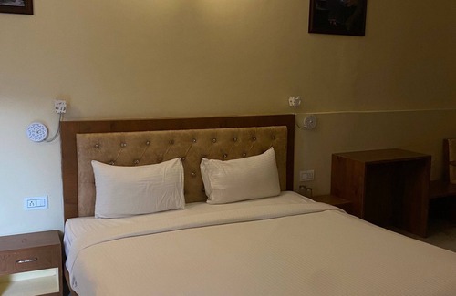 Chharabra Kabine | Spacious 6-bedroom lodge in fantastic Shimla Forest Sanctuary