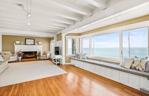 Minot Haus | Spacious 6-bedroom oceanfront house in awesome Scituate w spectacular views.