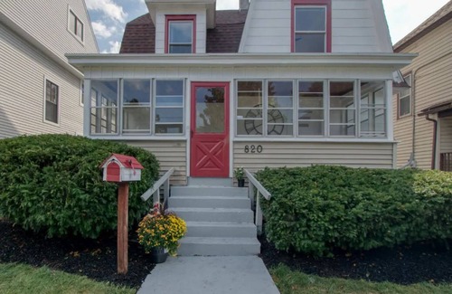 Grand Rapids Haus | Spacious 6-bedroom house in lovely Grand Rapids with WiFi