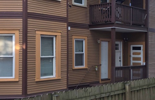Springfield Haus | Spacious 6-bedroom house in charming Springfield with AC, WiFi