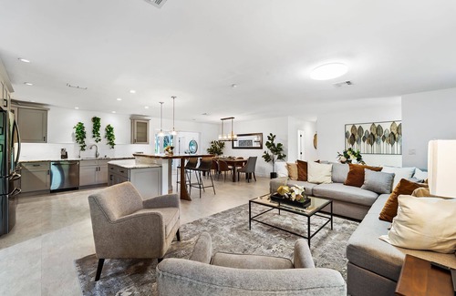 Davie Haus | Spacious 6BR w/ POOL & Tons of Games