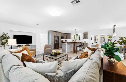 Davie Haus | Spacious 6BR w/ POOL & Tons of Games