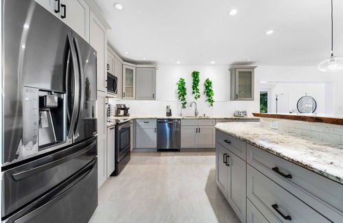 Davie Haus | Spacious 6BR w/ POOL & Tons of Games