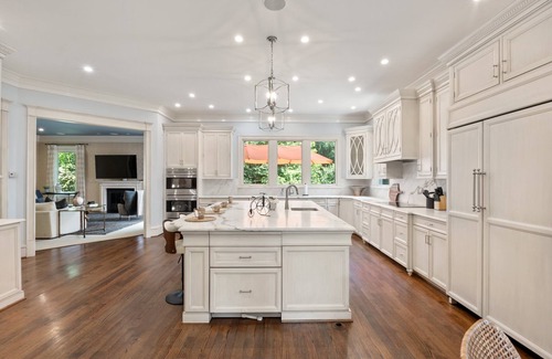 Jefferson Manor Haus | Spacious 7-bedroom house with water views, AC, Heat, WiFi in charming Alexandria